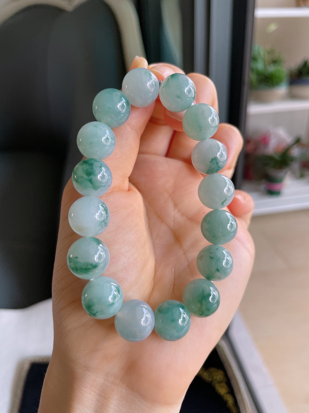 天然翡翠A货，冰飘花手串，尺寸：12.5mm。【编3866】