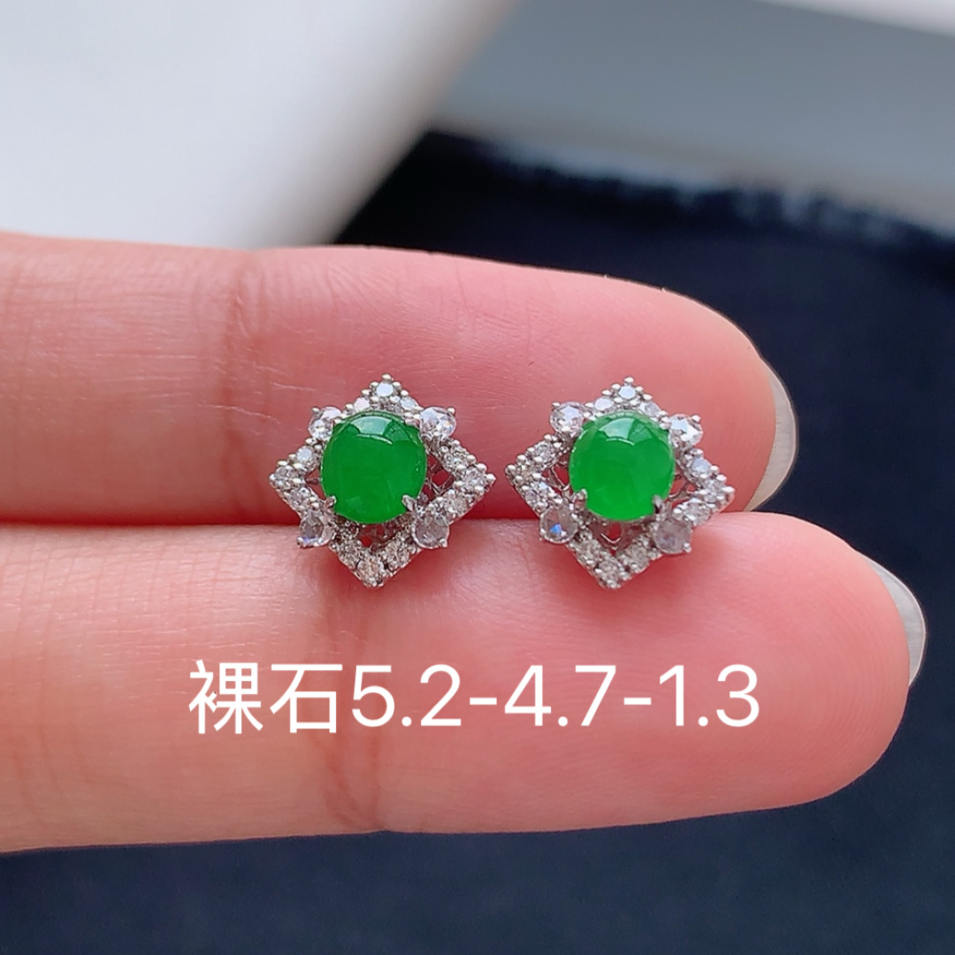 冰阳绿耳钉 底子冰润细腻，品相喜悦，佩戴优雅大气 货号31603，5.2-4.7-1.3