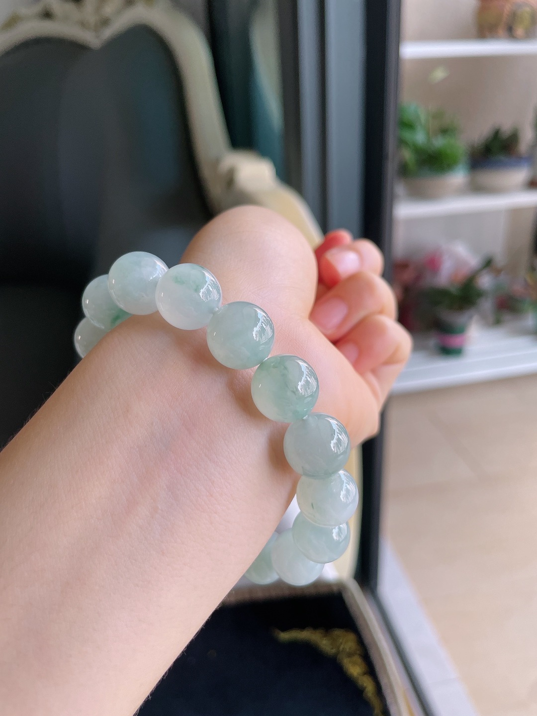 天然翡翠A货，冰飘花手串，尺寸：12.6mm。【编2337】