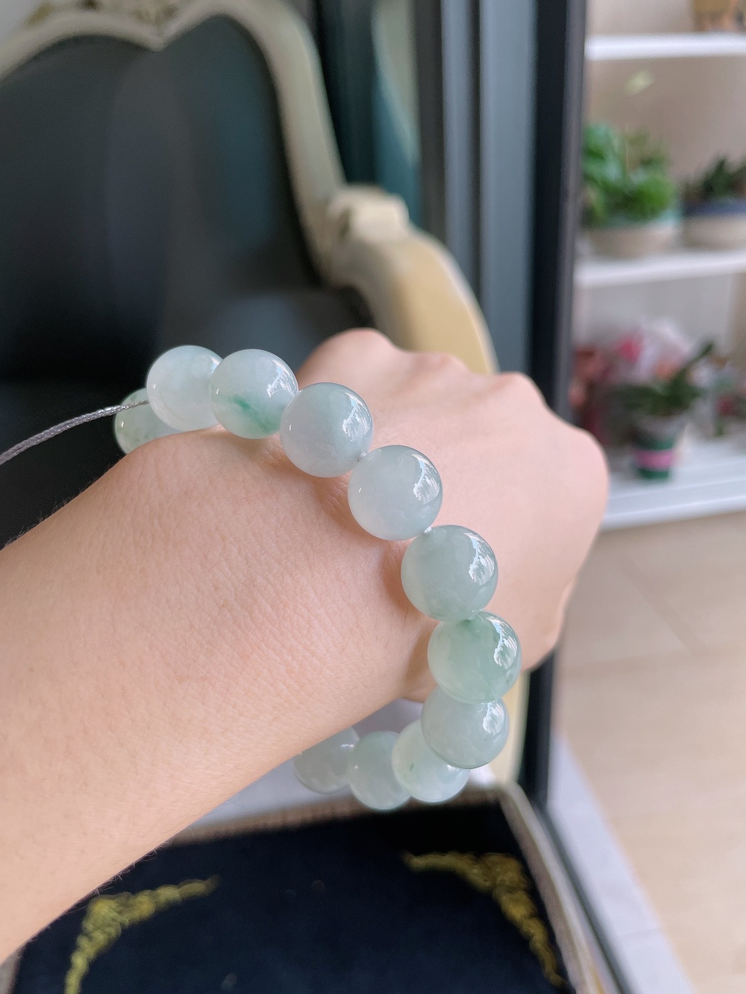 天然翡翠A货，冰飘花手串，尺寸：12.6mm。【编2337】