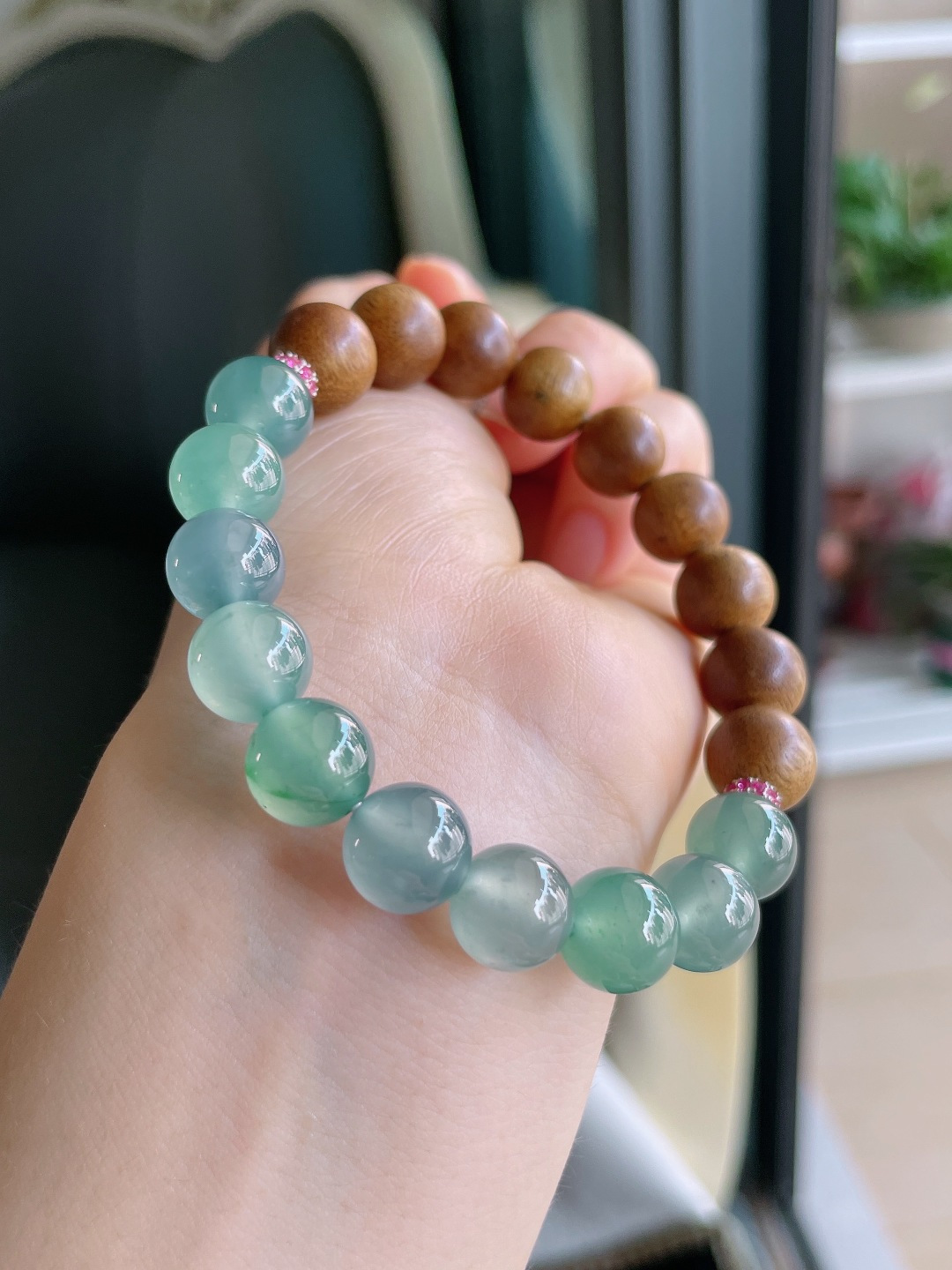 天然翡翠A货，冰多宝搭配沉香木手串，尺寸：10mm。【编3864】