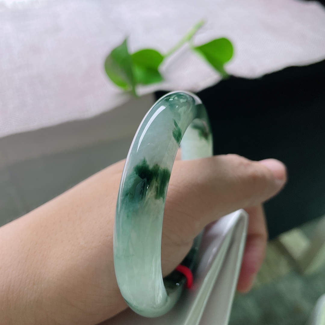 53.9/11.7/7.9，飘花正圈，如墨渲染，花随性走，玉随温润，耐看越戴越润。无裂，ss53906a