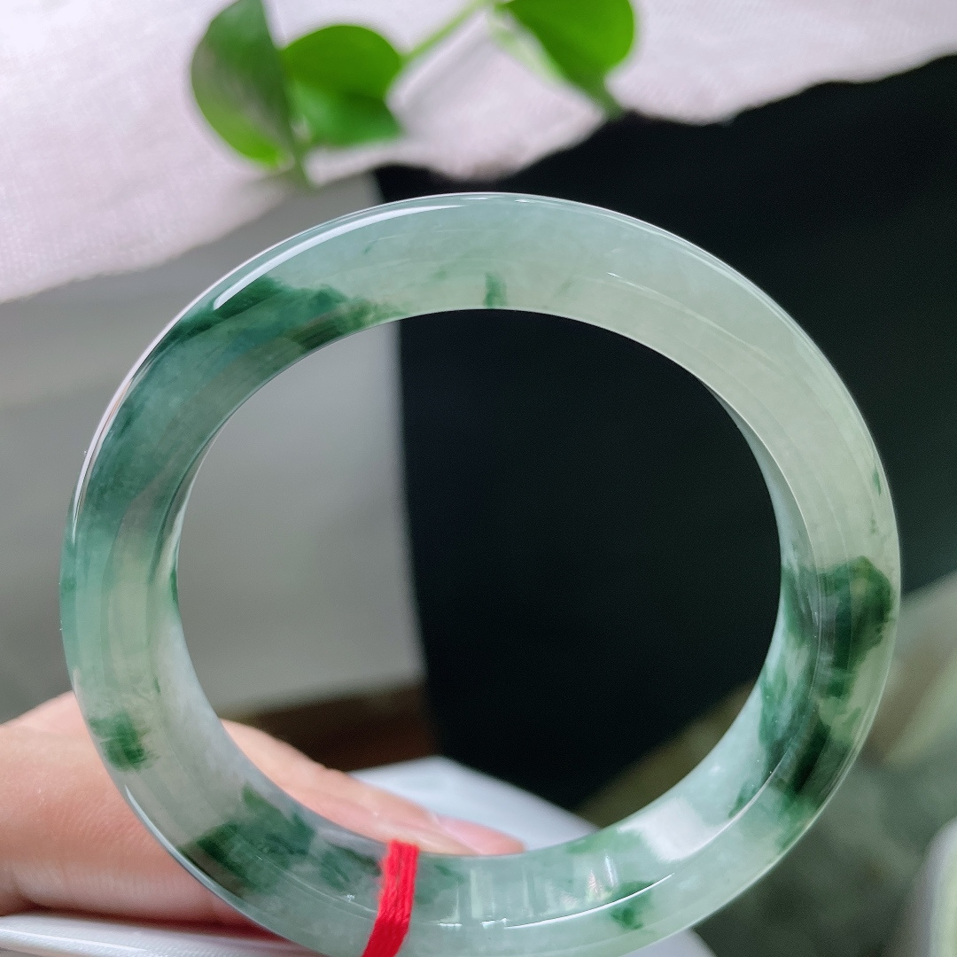 53.9/11.7/7.9，飘花正圈，如墨渲染，花随性走，玉随温润，耐看越戴越润。无裂，ss53906a