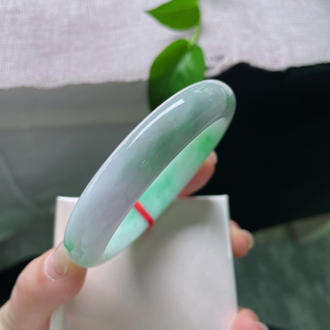 57.6/12.6/8.5，飘绿正圈，水润，细腻，贵气，耐看，一点棉纹，ss53860a