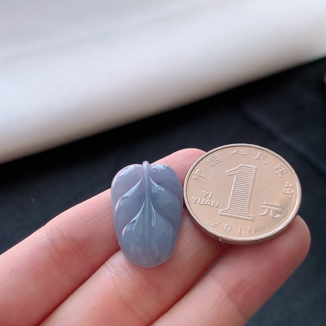 冰紫树叶挂件 品相饱满 水润十足 花色鲜甜 佩戴精致小巧货号90516，24.6-15.6-4.9