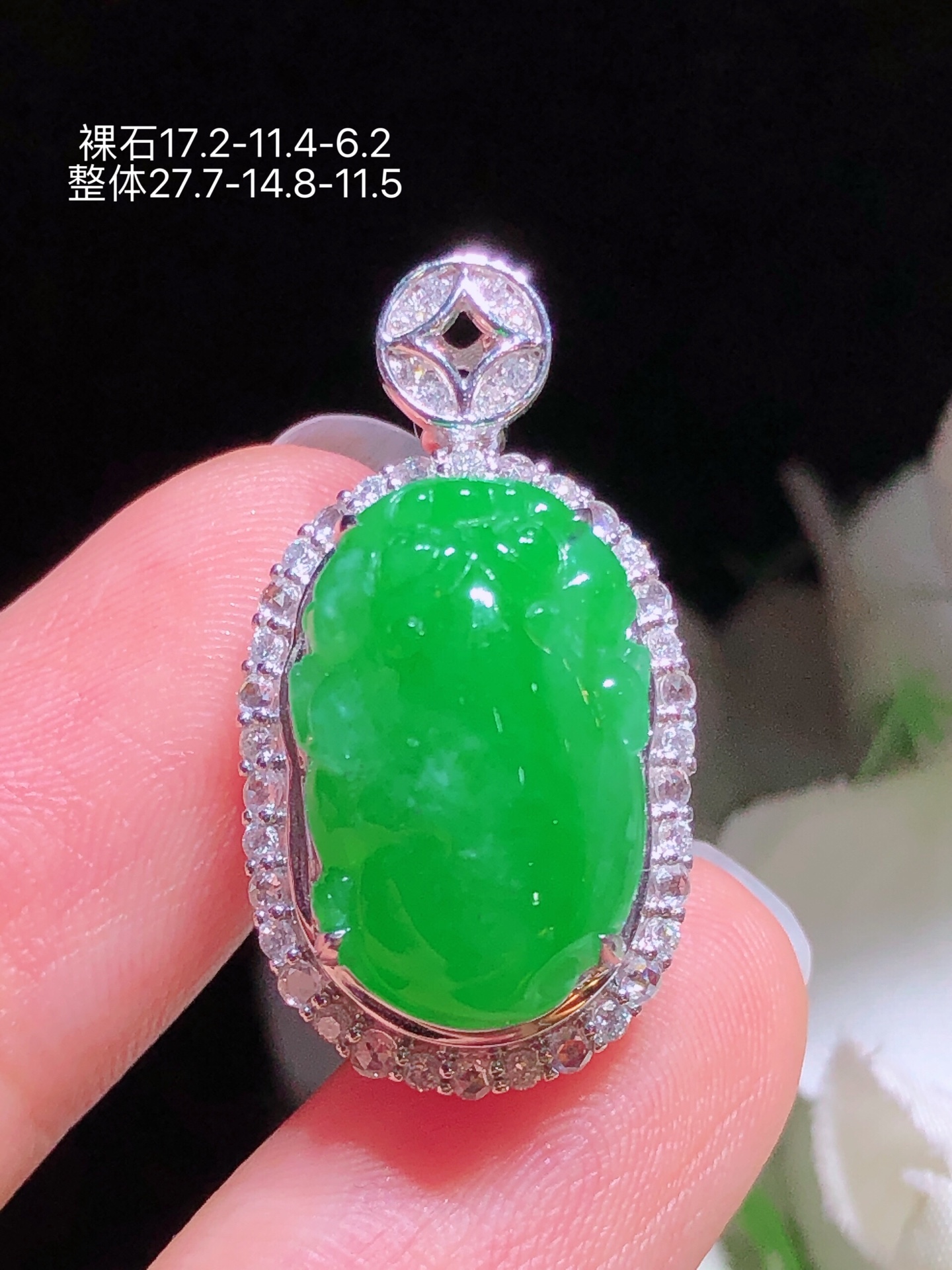 ️18K金镶 阳绿貔貅吊坠 无裂 水润色艳 品相饱满 配送银链苹果拍摄，实物更好看，17.2-11