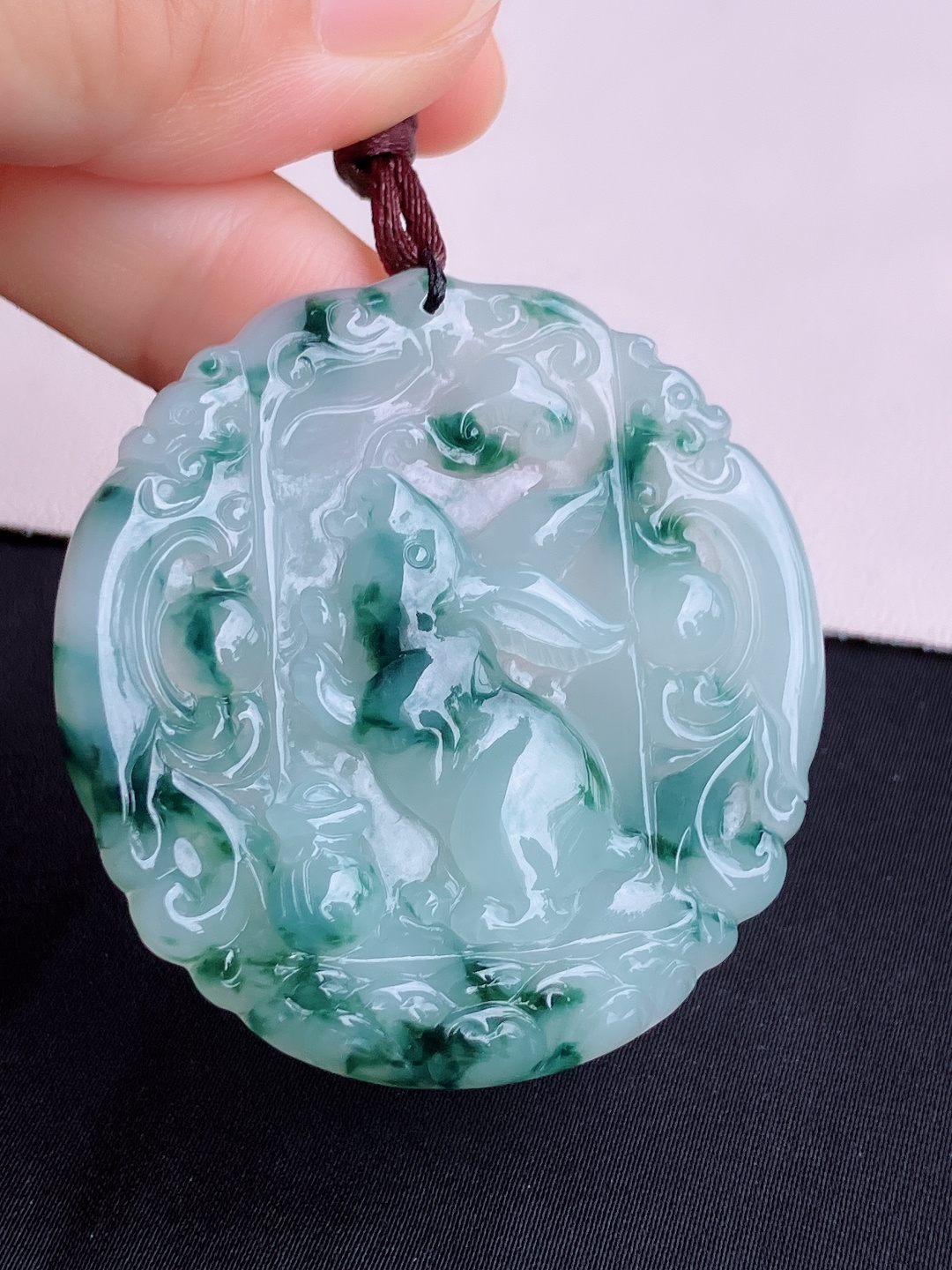 冰飘花生肖兔牌，花色清爽，尺寸50.3/48/6/自然光实拍