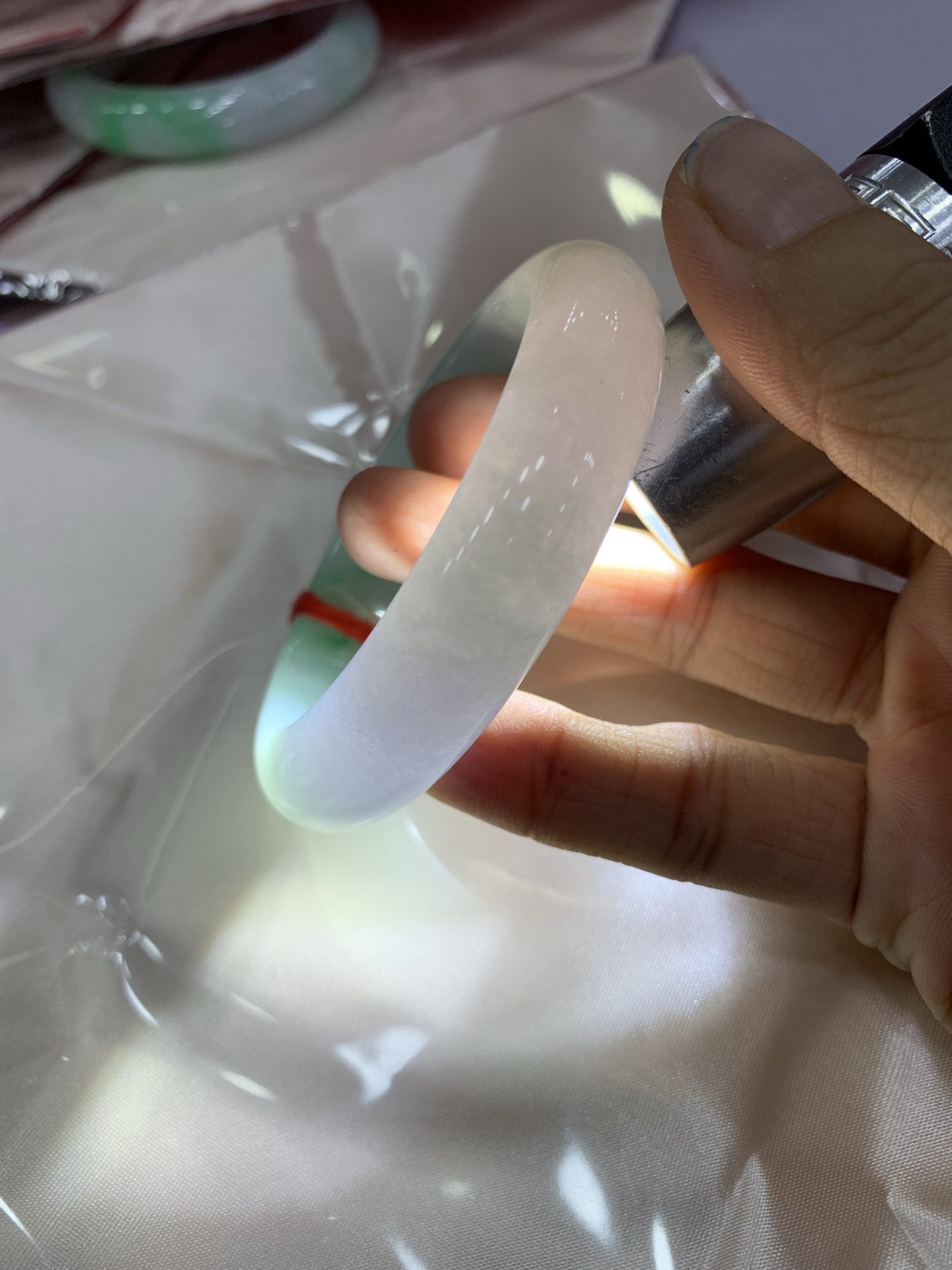 春彩正圈 52-8.3-13 0606-268-44 打灯棉线，一抹阳绿花碰上梦幻般的春，像是融化了的春天，所有的美好交织在一起，让人心生宁静而淡淡的欢喜。