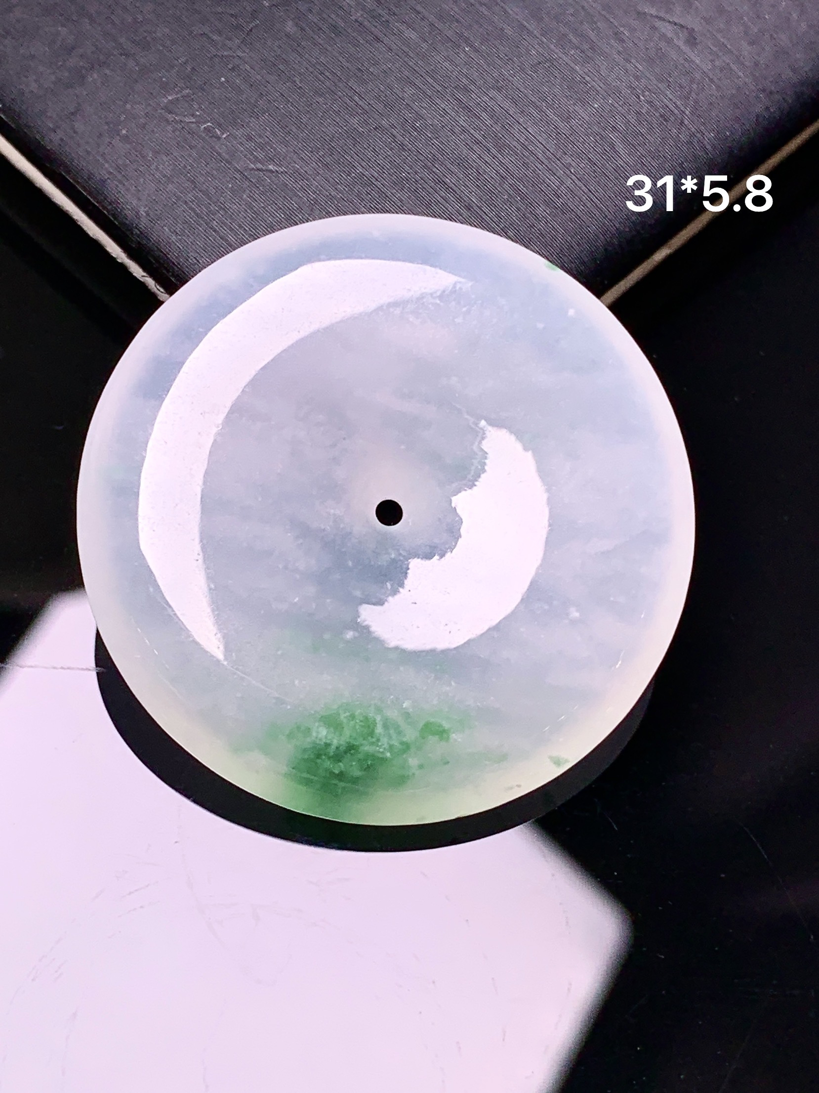 冰种飘绿平安扣吊坠 玉质细腻 色泽艳丽清新 整体尺寸31*5.8 d1