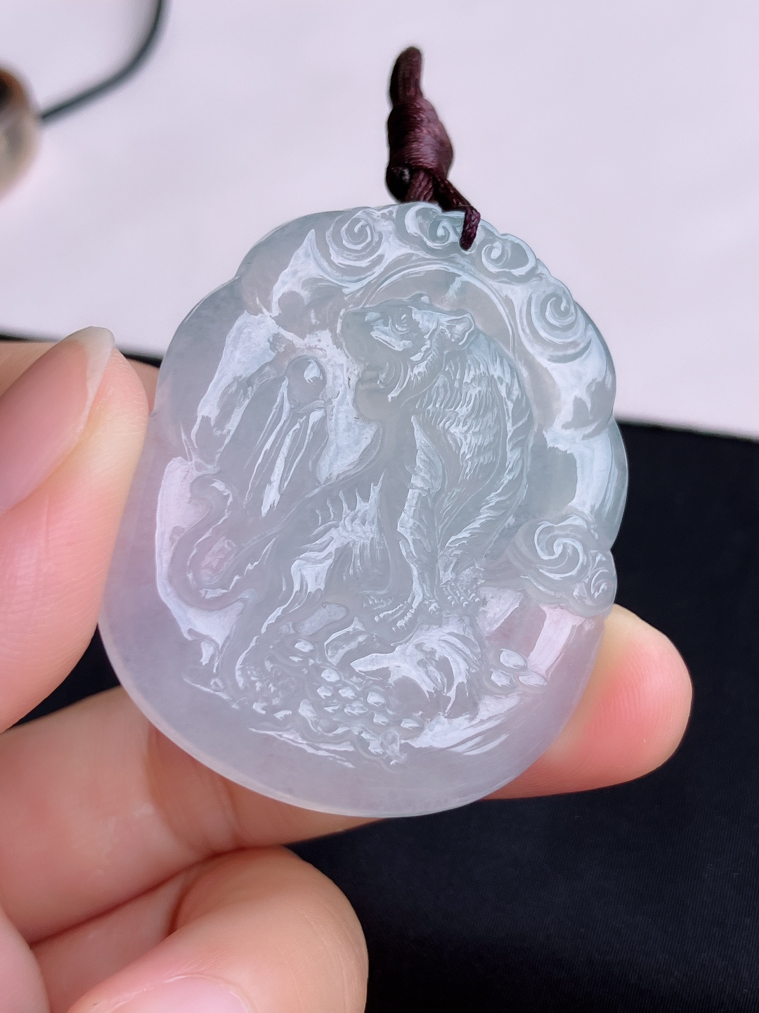 冰透生肖虎牌，晶莹剔透，尺寸46.5/40/5.6/自然光实拍