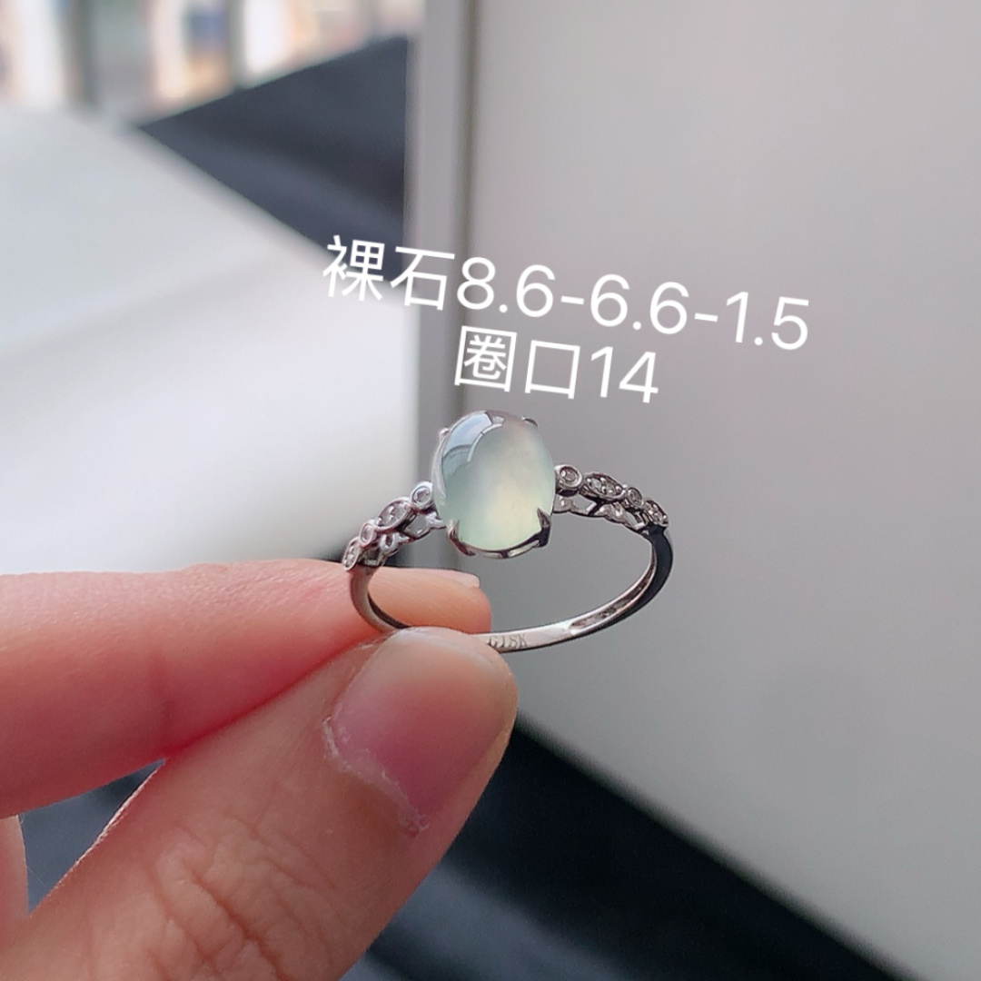 女戒 冰透起光，底子细腻莹润，佩戴清新优雅货号35604，8.6-6.6-1.5