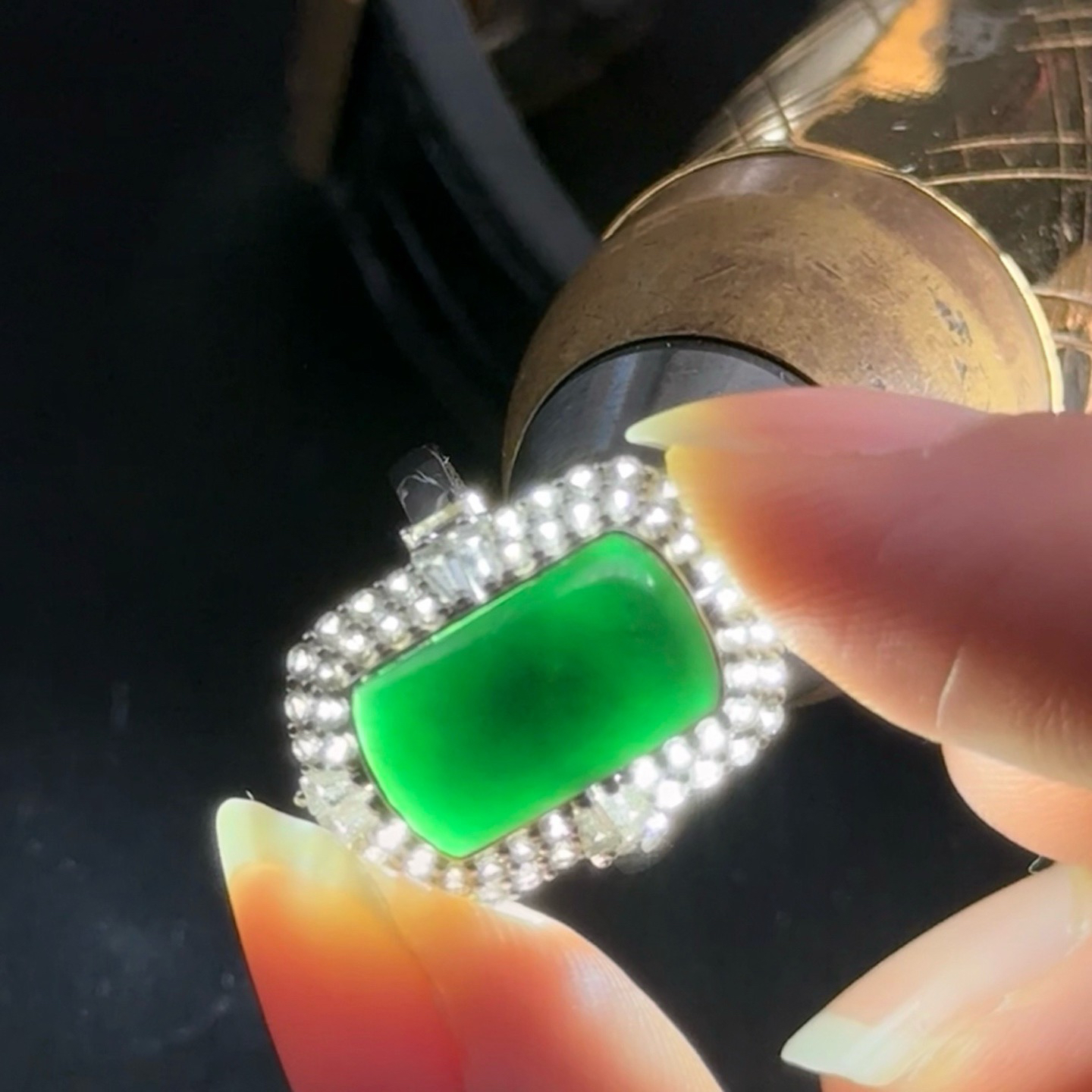 精品18k墨翠马鞍女戒 种好色正 黑度极好 打灯通透 油性十足  尺寸13.3