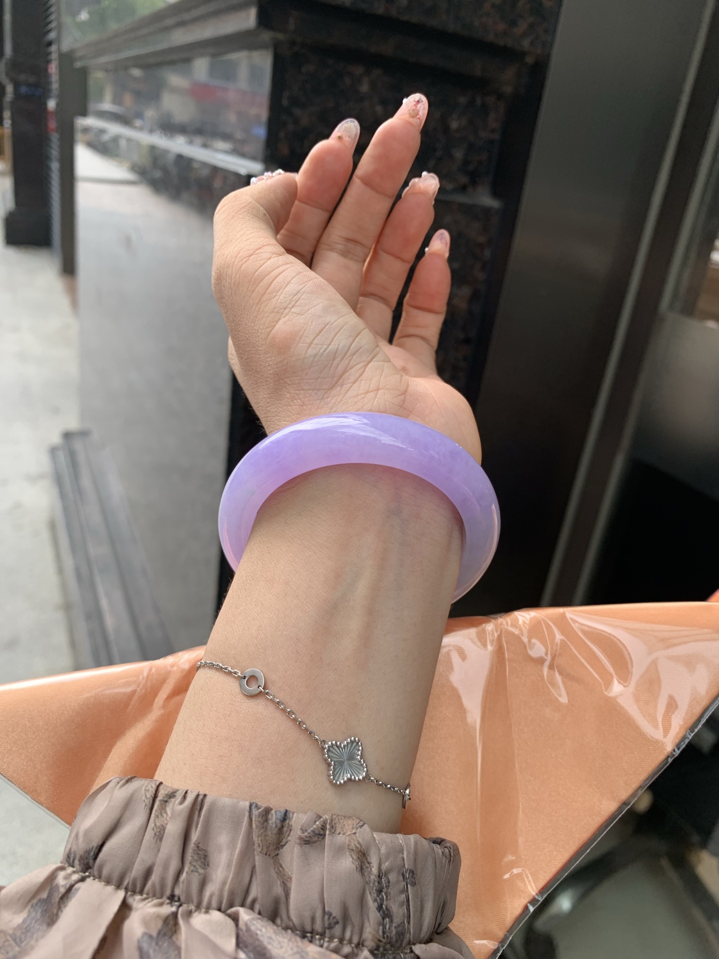 正圈 52.2-8.5-11.5 0606-N912 打灯长纹，底妆水润，满圈紫罗兰吸睛抢眼，浪漫迷人，仙气飘飘，优雅高贵显气质，感满满，满满紫罗兰底色均匀不失色，不同光线不一样视觉感受