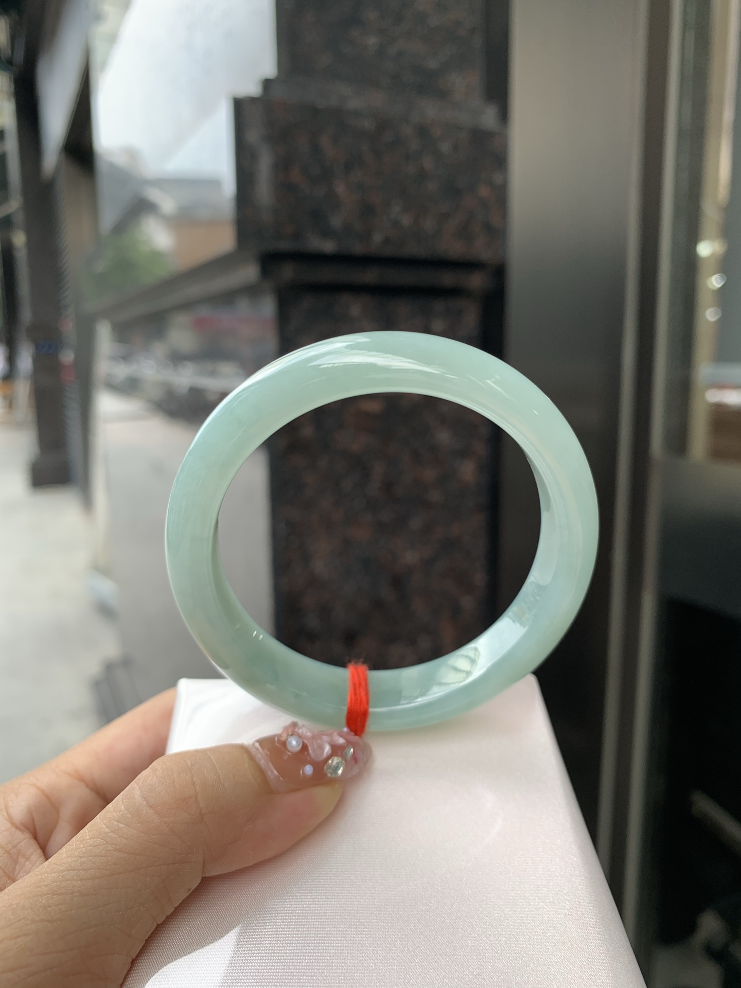 蓝水正圈 56.5-7.9-11.9 0606-SJ-119 无裂，底妆水润细腻，一汪蓝水落玉镯。腕间藏尽山间清泉色，自带静谧清冷氛围感。