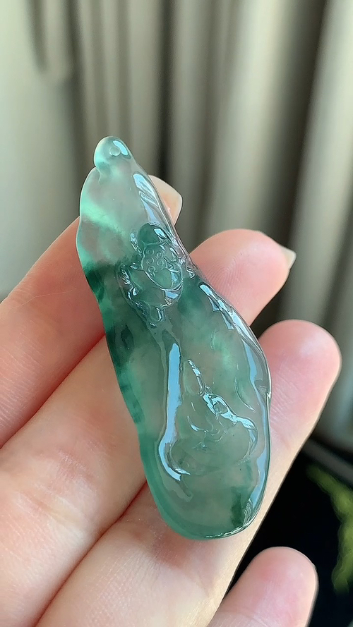 天然翡翠，飘花莲花悟道，冰胶无裂，尺寸53.4-20-5.2 aa65