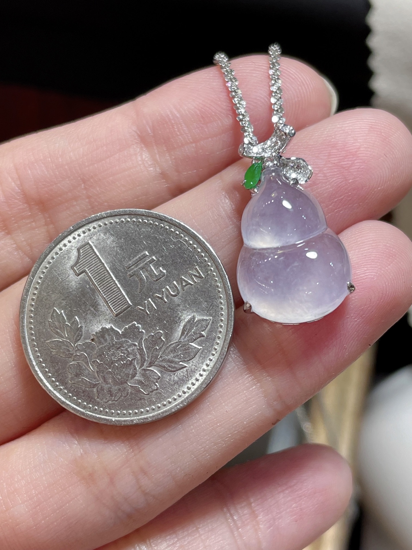 ️ 翡翠葫芦吊坠，起荧光，种水好好裸石很饱满，专挑好品相，18k镶嵌，17-12.1-6