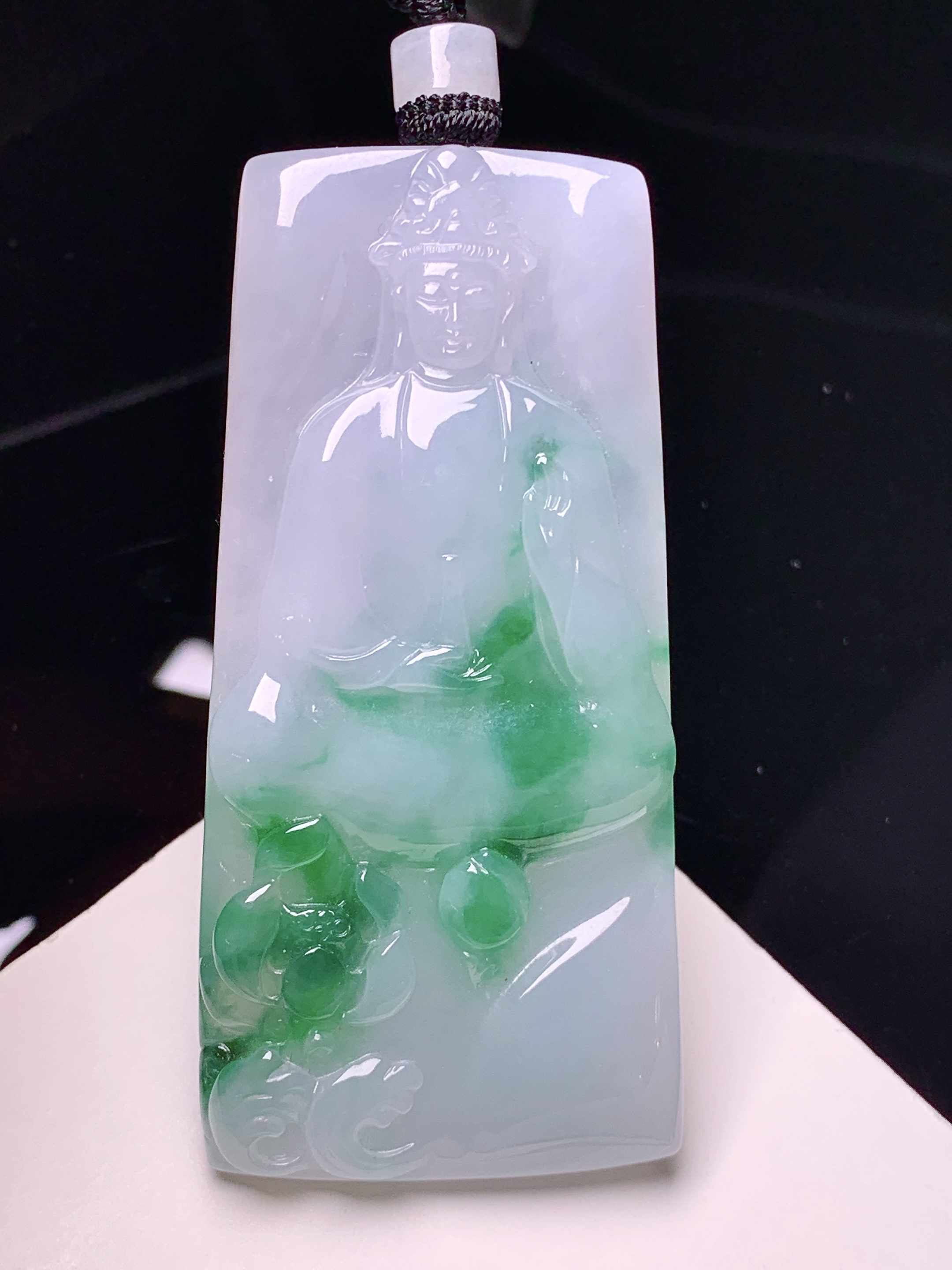 飘绿观音菩萨吊坠 玉质细腻 色泽艳丽清新 整体尺寸63.2*29.5*6.2 a2