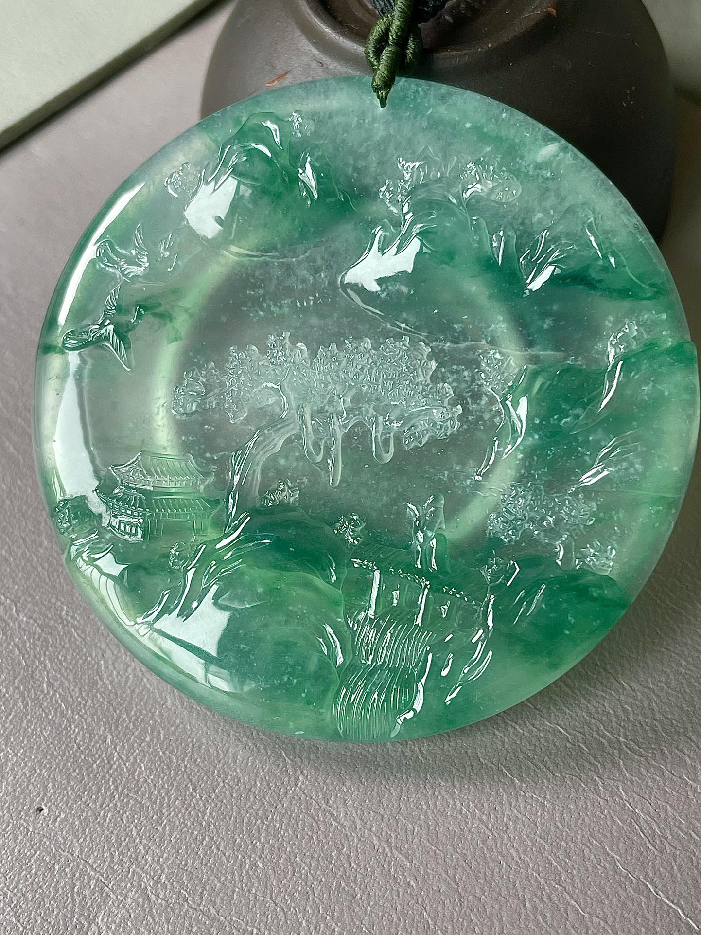 冰绿花山水牌，无纹，水头足，厚装大件，尺寸55.3/6.5，编号58祖国万岁