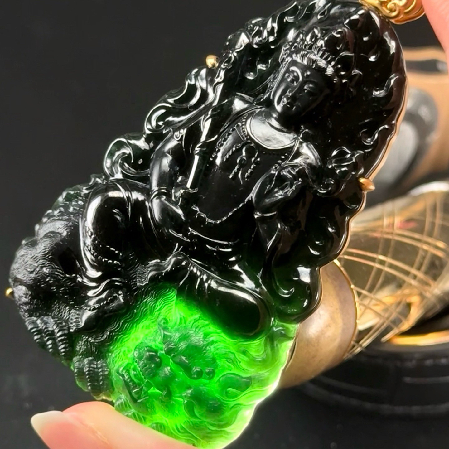 精品18k墨翠文殊菩萨 种好色正 黑度极好 打灯通透 油性十足 尺寸75.1