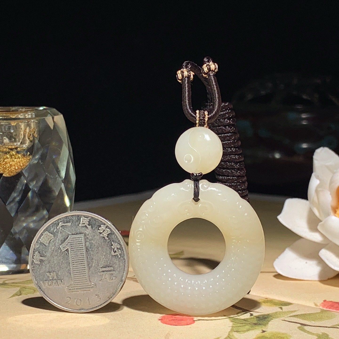 新疆且末糖仿古龙挂件 尺寸33/8重15.5克。玉质细腻油润。手推出油。佩戴高端典雅。lt260605
