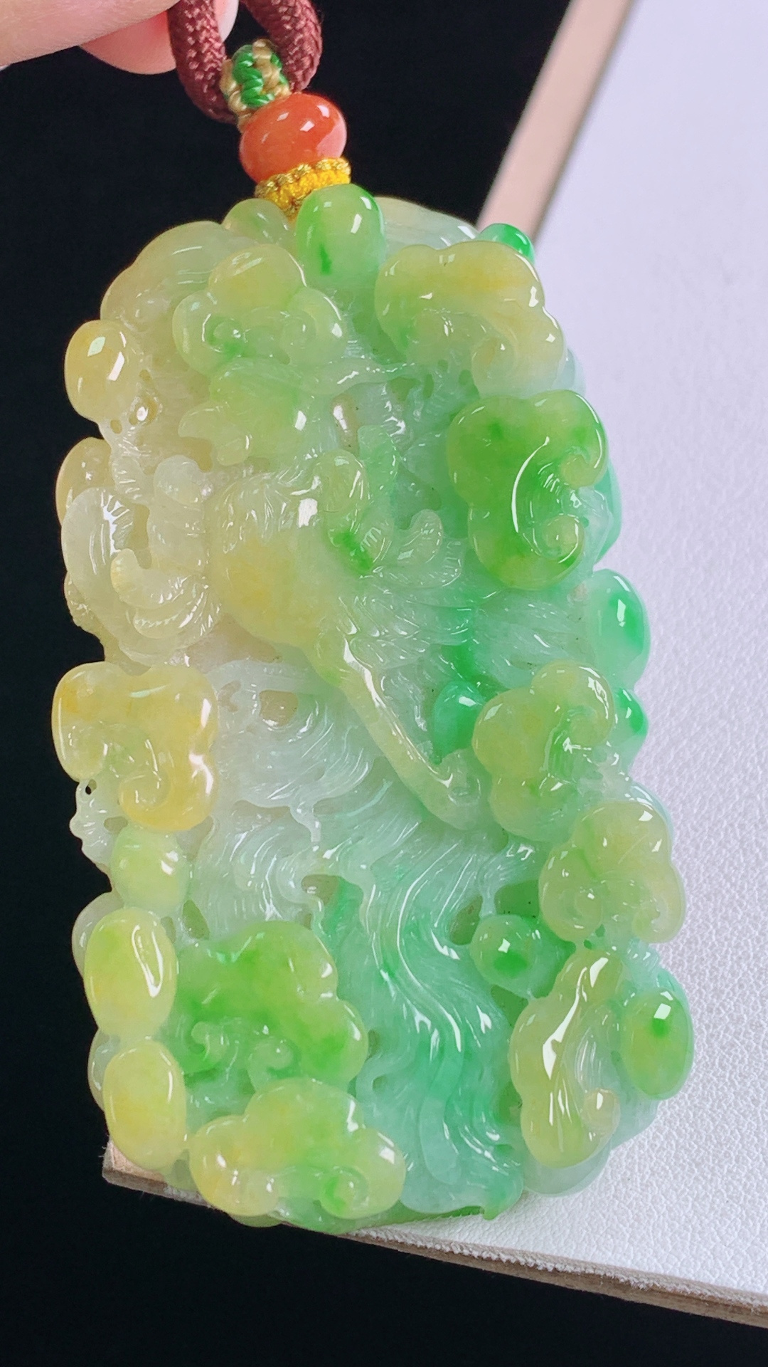 三彩凤凰 色彩丰富，雕工精湛，无裂 尺寸:69.2-41.1-12.9mm 4