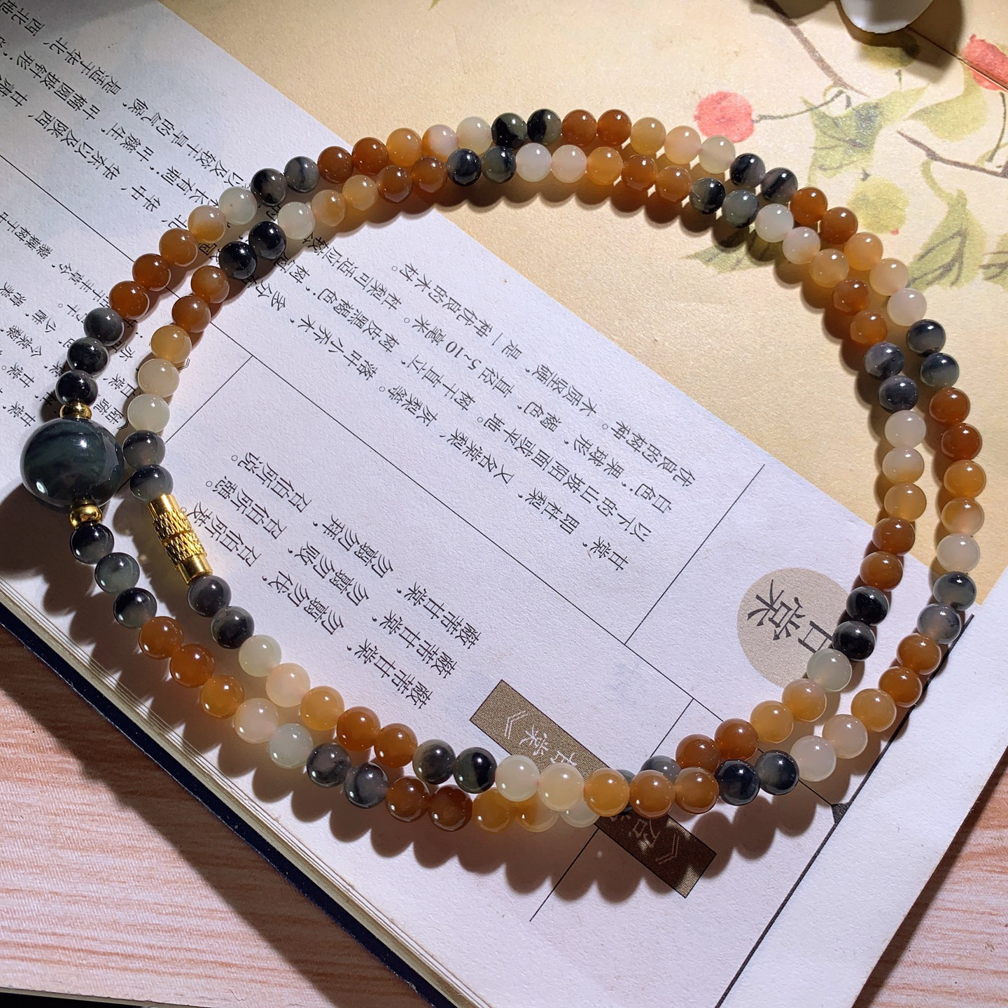 新疆和田玉且末糖1圆珠项链！单颗尺寸5！玉质细腻油润。手推出油。佩戴高端典雅。lt260605