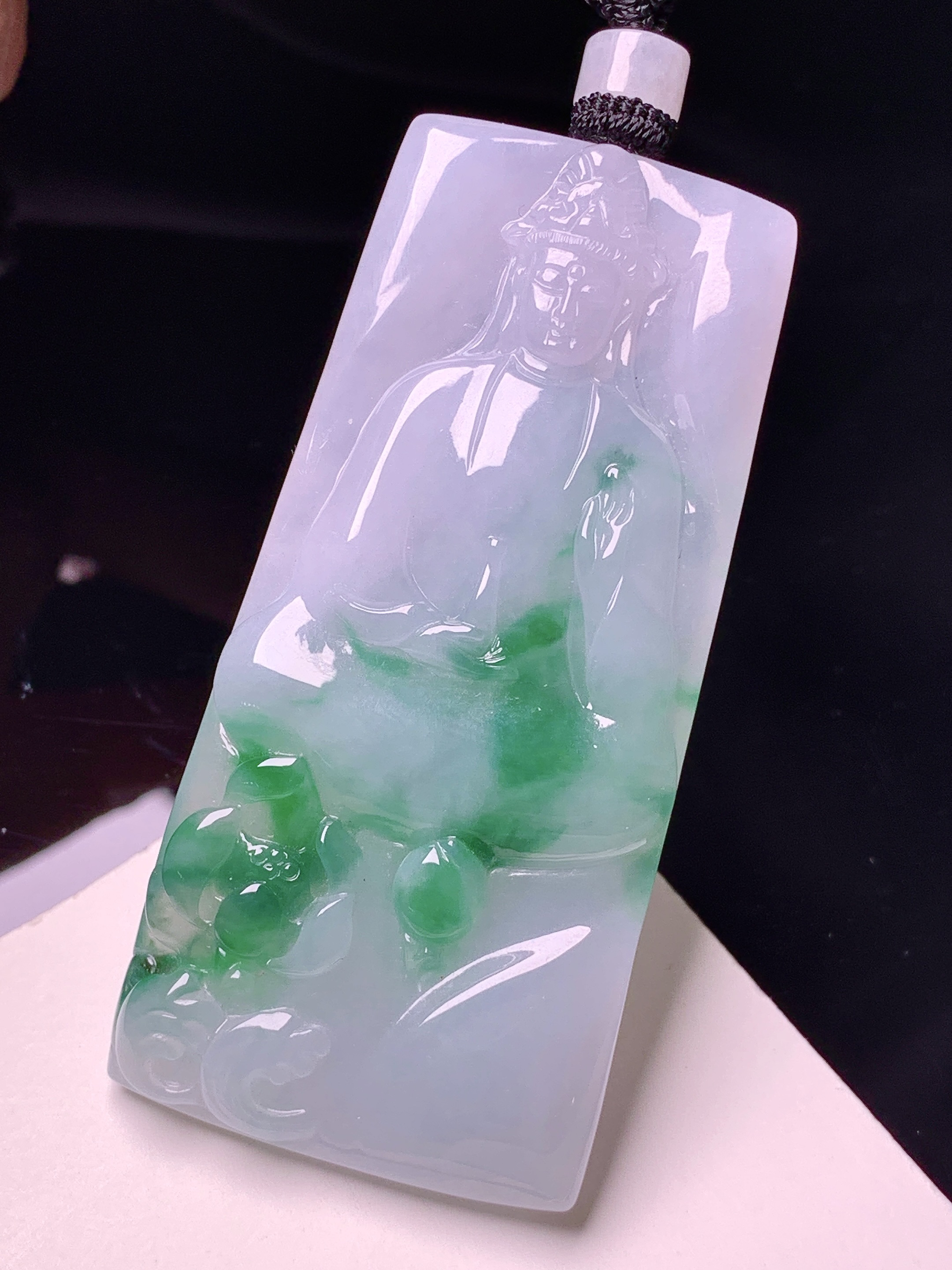 飘绿观音菩萨吊坠 玉质细腻 色泽艳丽清新 整体尺寸63.2*29.5*6.2 a2