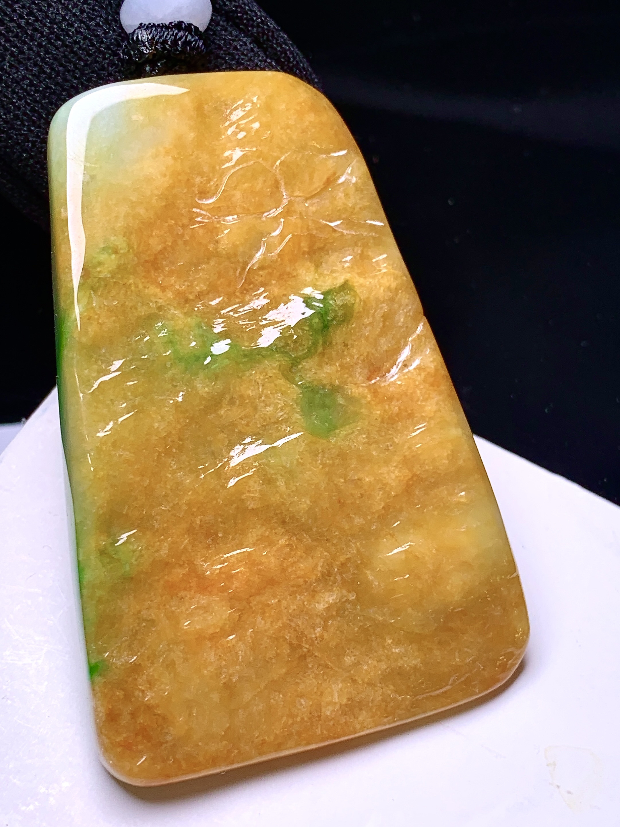 黄翡飘绿山水牌子吊坠 玉质细腻 色泽艳丽清新 整体尺寸51*34.2*6.2 w1