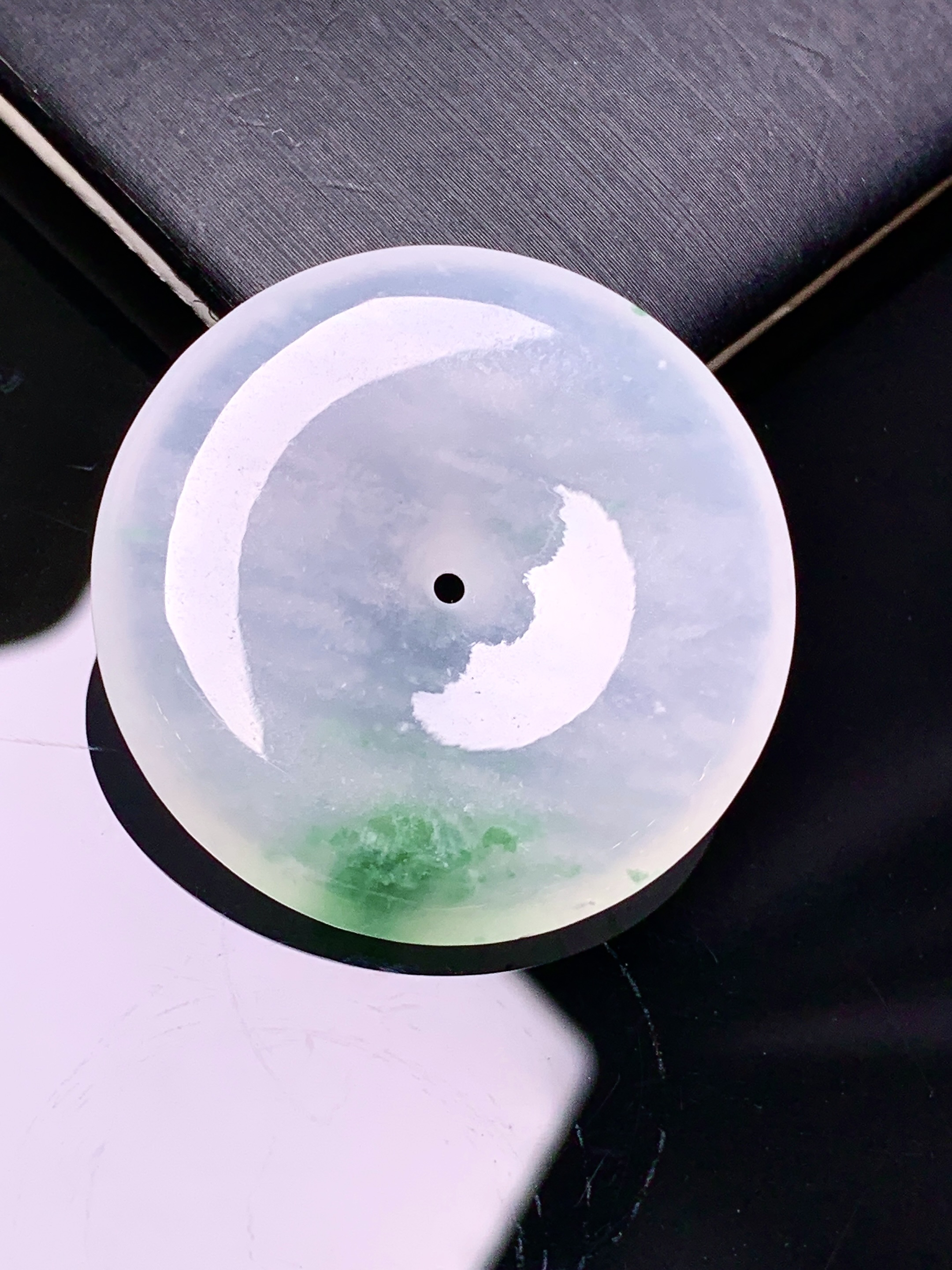 冰种飘绿平安扣吊坠 玉质细腻 色泽艳丽清新 整体尺寸31*5.8 d1