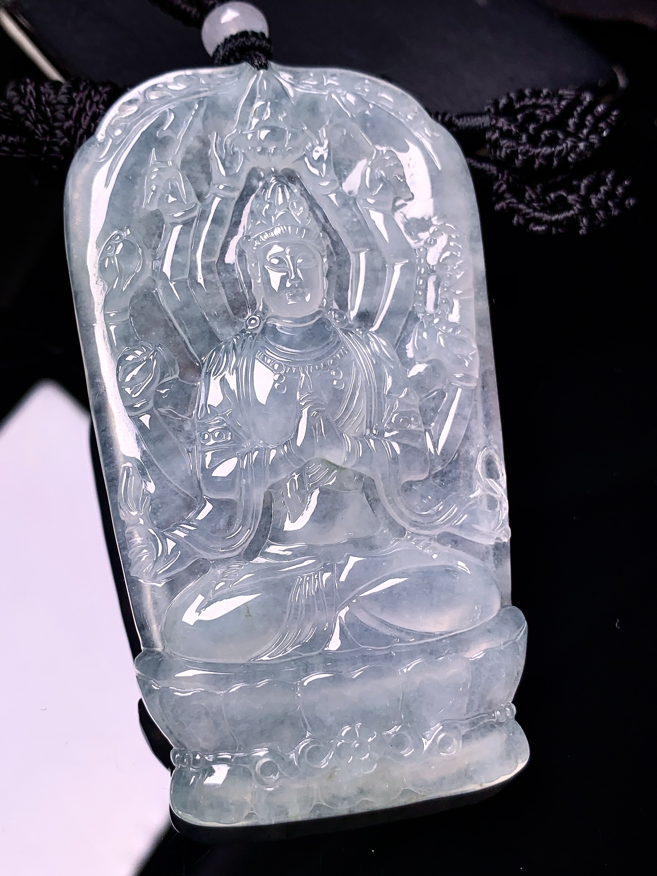 冰种千手观音菩萨吊坠 玉质细腻 色泽艳丽清新 整体尺寸71*39.8*5.8 L1