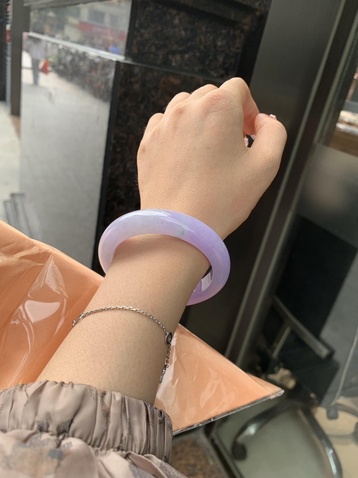 正圈 52.2-8.5-11.5 0606-N912 打灯长纹，底妆水润，满圈紫罗兰吸睛抢眼，浪漫迷人，仙气飘飘，优雅高贵显气质，感满满，满满紫罗兰底色均匀不失色，不同光线不一样视觉感受