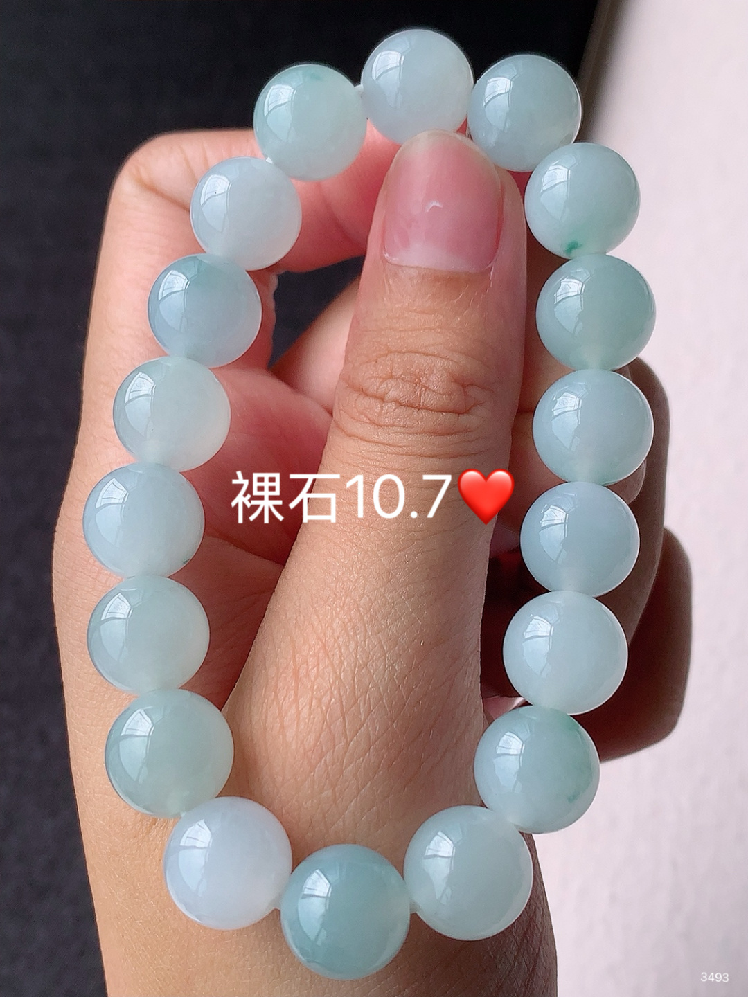 冰晴圆珠手串底子细腻莹润，佩戴简单大方，10.7