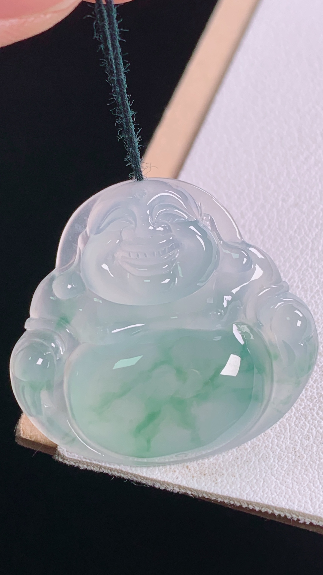 冰飘花佛公花色灵动，水润清爽，无裂，尺寸:29.0-31.5-5.9mm