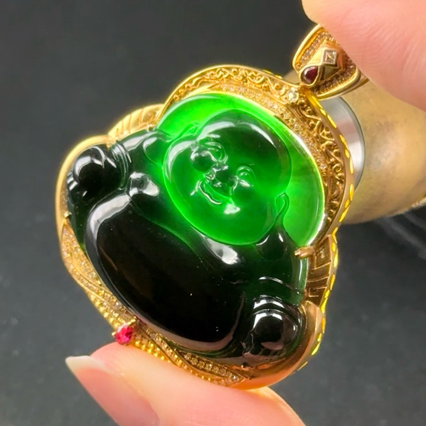 精品18k墨翠大肚佛 种好色正 黑度极好 打灯通透 油性十足  尺寸45.4