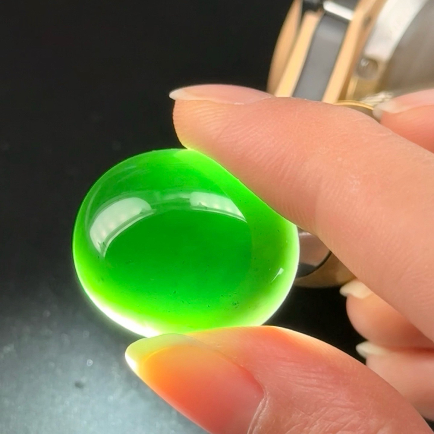 精品墨翠大蛋面 种好色正 黑度极好 打灯通透 油性十足  尺寸25.4