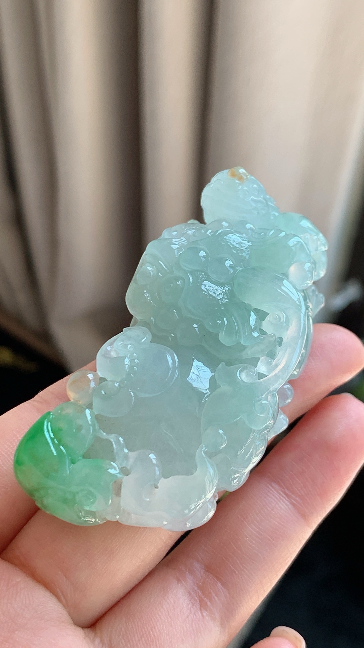 天然翡翠，霸王貔貅，飘绿花洒金，冰胶无裂，尺寸65.3-30.6-20.3 aa65