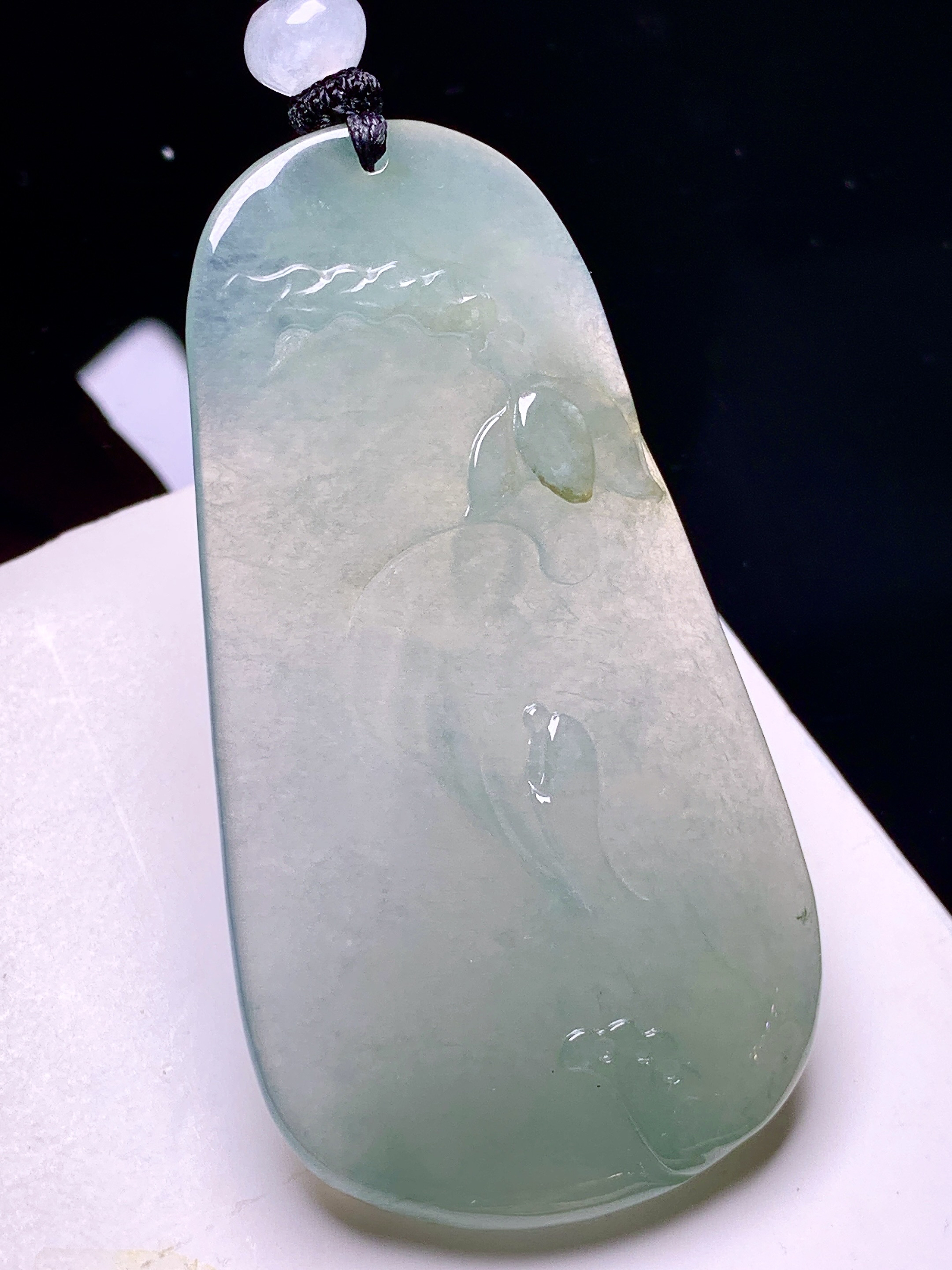 冰种悟道牌子吊坠 玉质细腻 色泽艳丽清新 整体尺寸59.2*32.8*5.8 L1