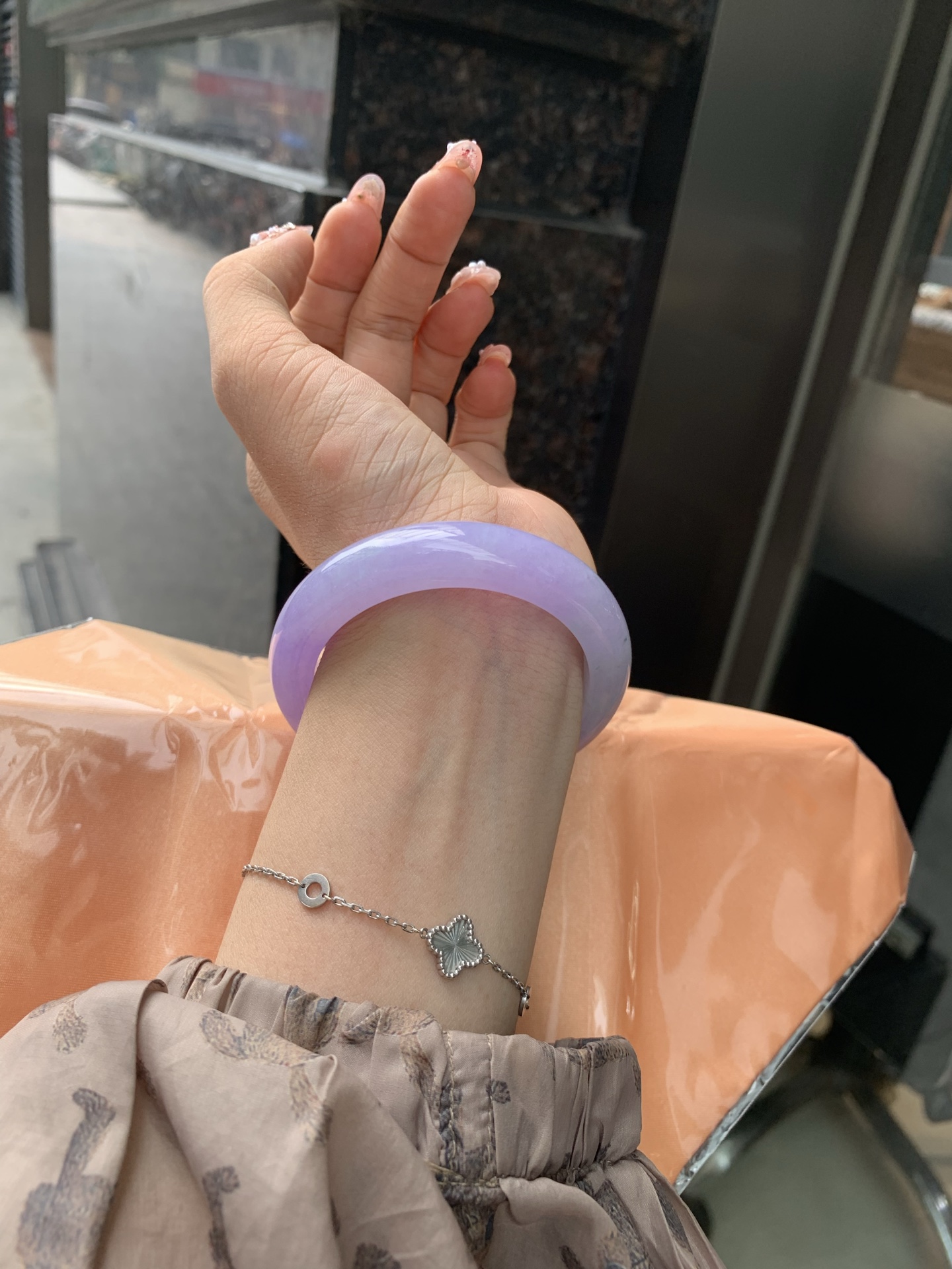 正圈 52.2-8.5-11.5 0606-N912 打灯长纹，底妆水润，满圈紫罗兰吸睛抢眼，浪漫迷人，仙气飘飘，优雅高贵显气质，感满满，满满紫罗兰底色均匀不失色，不同光线不一样视觉感受