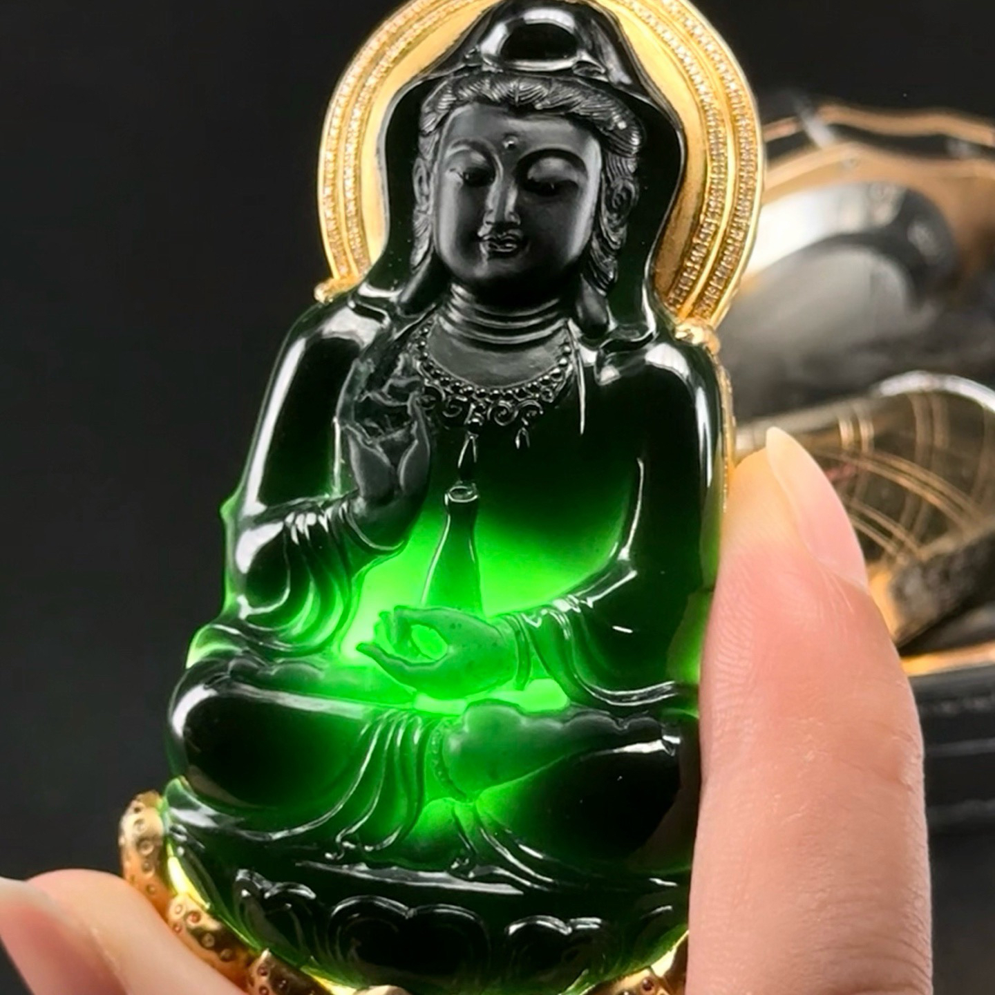 墨翠观音 种好色正 黑度极好 打灯通透 尺寸90.3