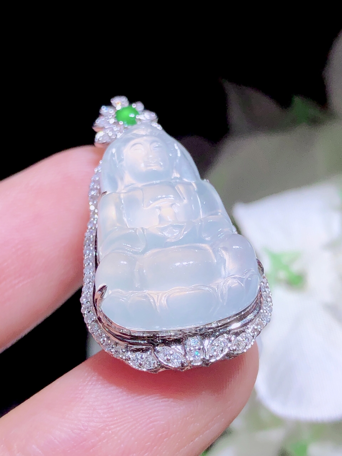 ️18K金镶 茅台白观音吊坠 无裂 水润色艳 品相饱满 配送银链苹果拍摄，实物更好看，22.8-15-4.5