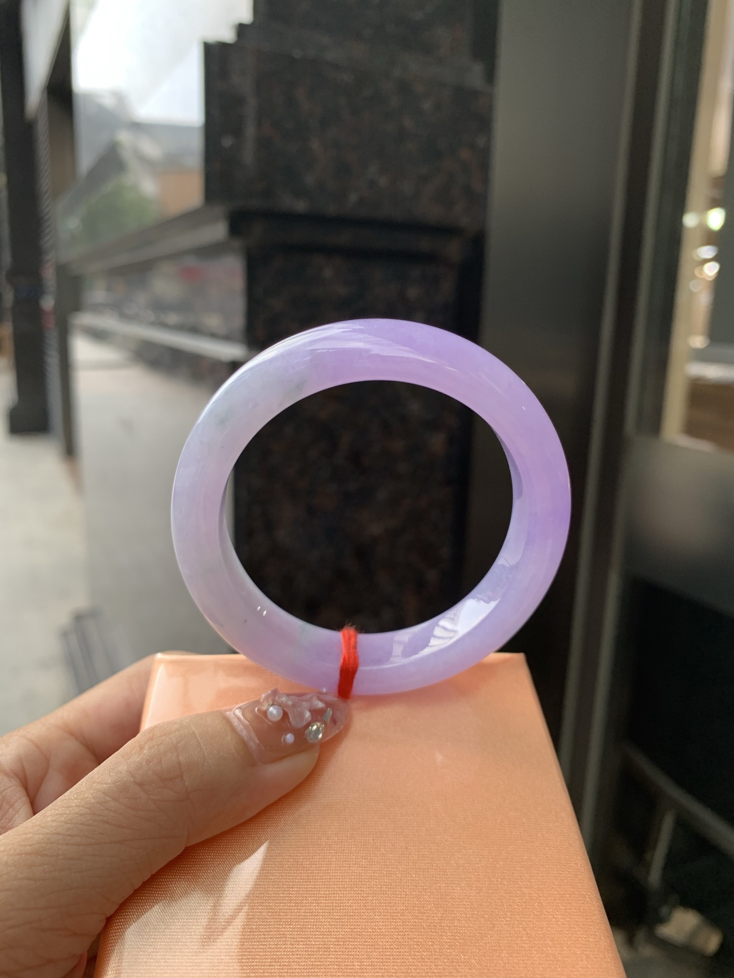 正圈 52.2-8.5-11.5 0606-N912 打灯长纹，底妆水润，满圈紫罗兰吸睛抢眼，浪漫迷人，仙气飘飘，优雅高贵显气质，感满满，满满紫罗兰底色均匀不失色，不同光线不一样视觉感受