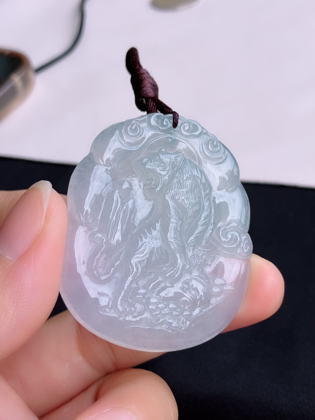 冰透生肖虎牌，晶莹剔透，尺寸46.5/40/5.6/自然光实拍