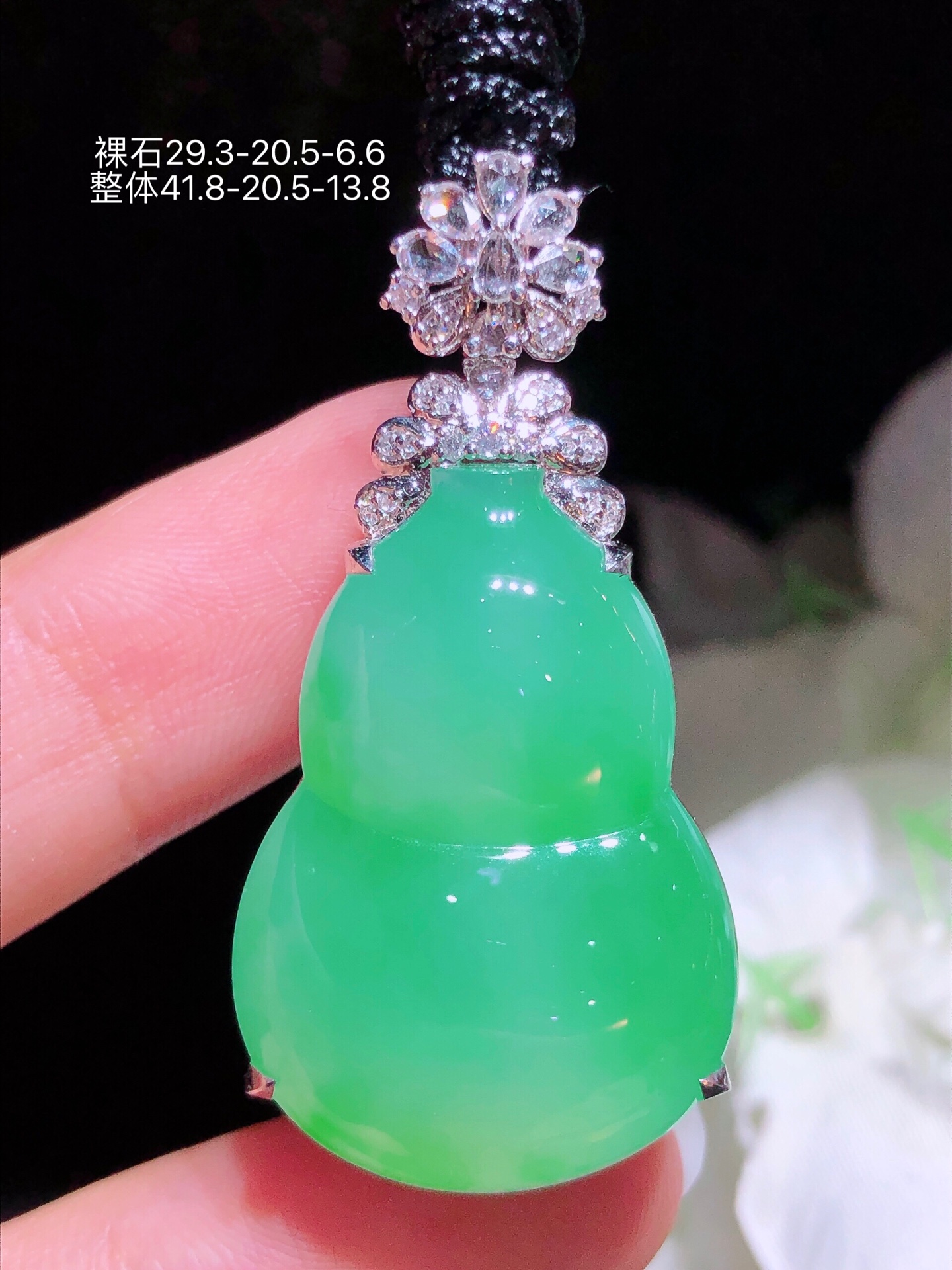 ️18K金镶 冰绿葫芦吊坠 无裂 水润色艳 品相饱满 配送银链苹果拍摄，实物更好看，29.3-20