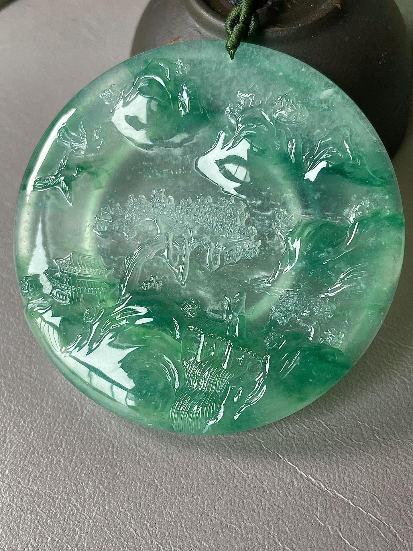 冰绿花山水牌，无纹，水头足，厚装大件，尺寸55.3/6.5，编号58祖国万岁