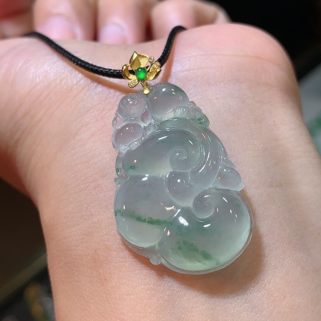 冰飘花如意吊坠，种色怡人，佩戴优雅灵气，33.1-22-5.1