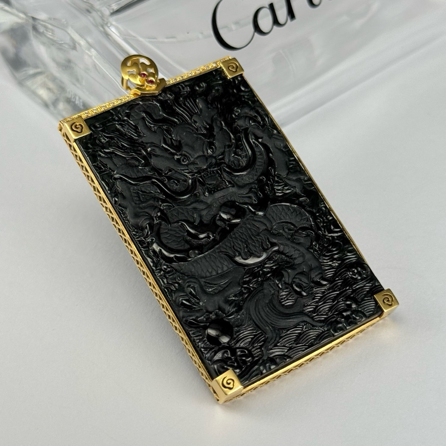 精品18k墨翠龙牌挂件 种好色正 黑度极好 打灯通透 油性十足 尺寸63.2