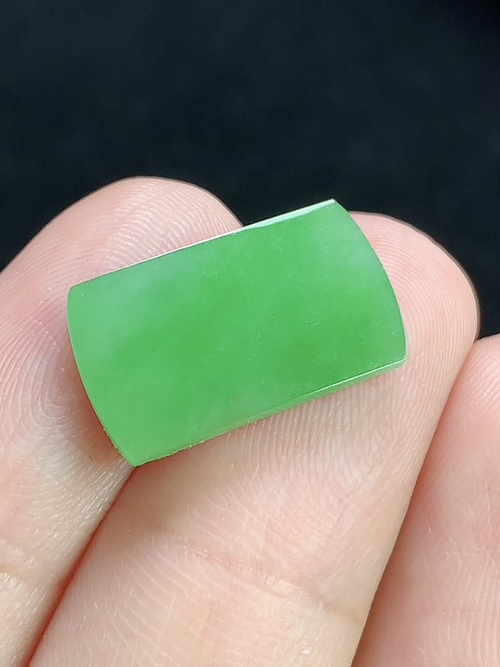 绿马鞍戒面，无裂，尺寸17.1-9.8-2.2mm，L06dk88