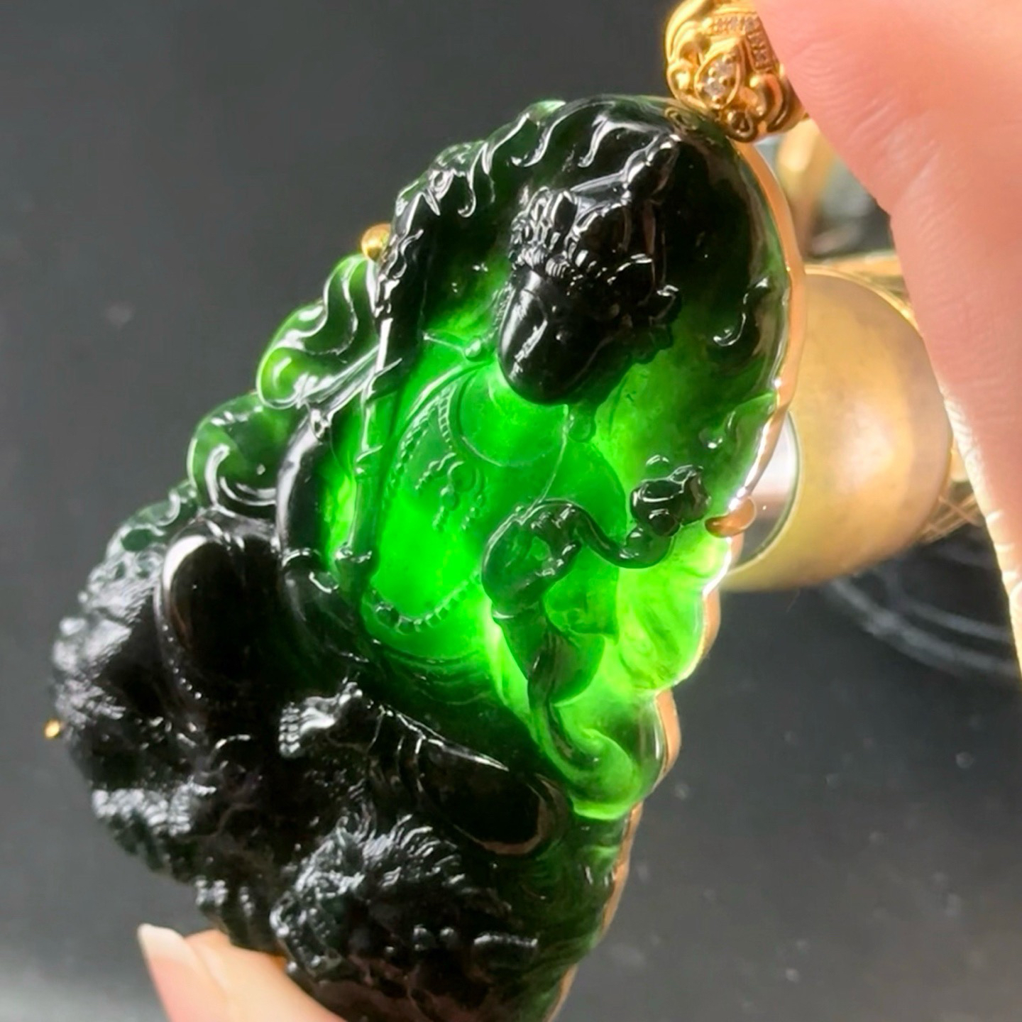 精品18k墨翠文殊菩萨 种好色正 黑度极好 打灯通透 油性十足 尺寸75.1