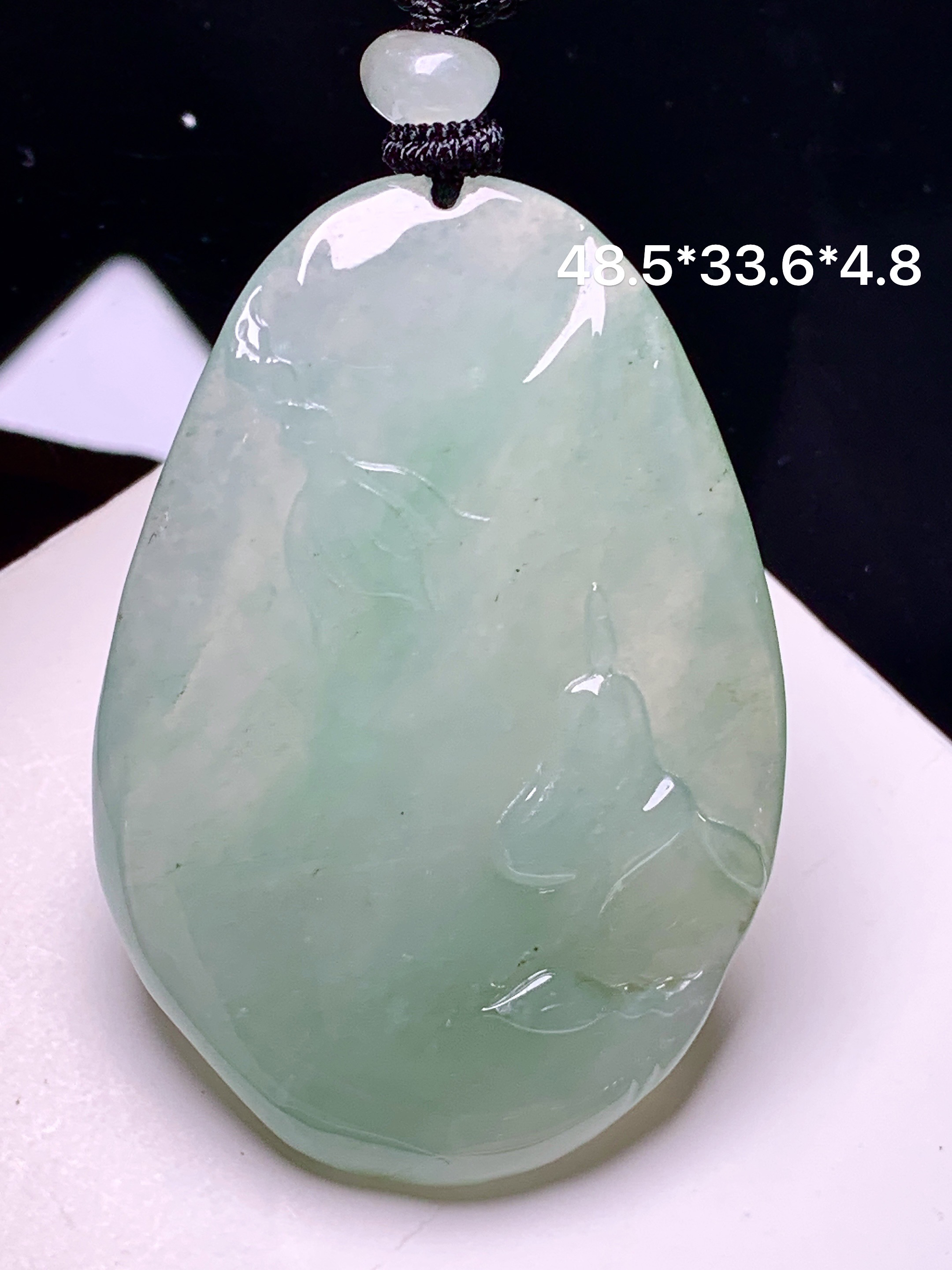 飘绿悟道牌子吊坠 玉质细腻 色泽艳丽清新 整体尺寸48.5*33.6*4.8 L1