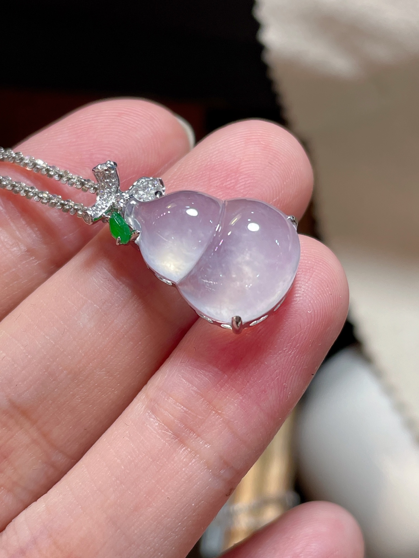 ️ 翡翠葫芦吊坠，起荧光，种水好好裸石很饱满，专挑好品相，18k镶嵌，17-12.1-6